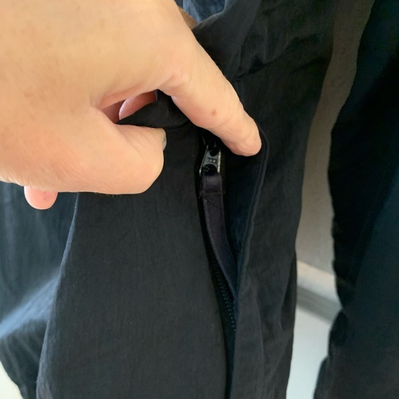 Men’s Nike Air Small 1/4 zip black pullover rain jacket/hooded windbreaker - Picture 10 of 16